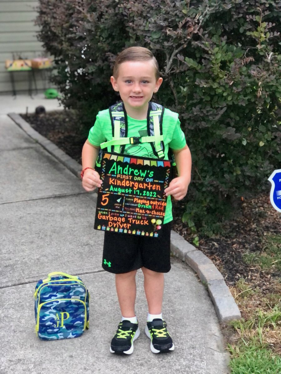 DerekPhillips89's tweet photo. Kindergarten! #D5FirstDay https://t.co/3vM9H4zJmA