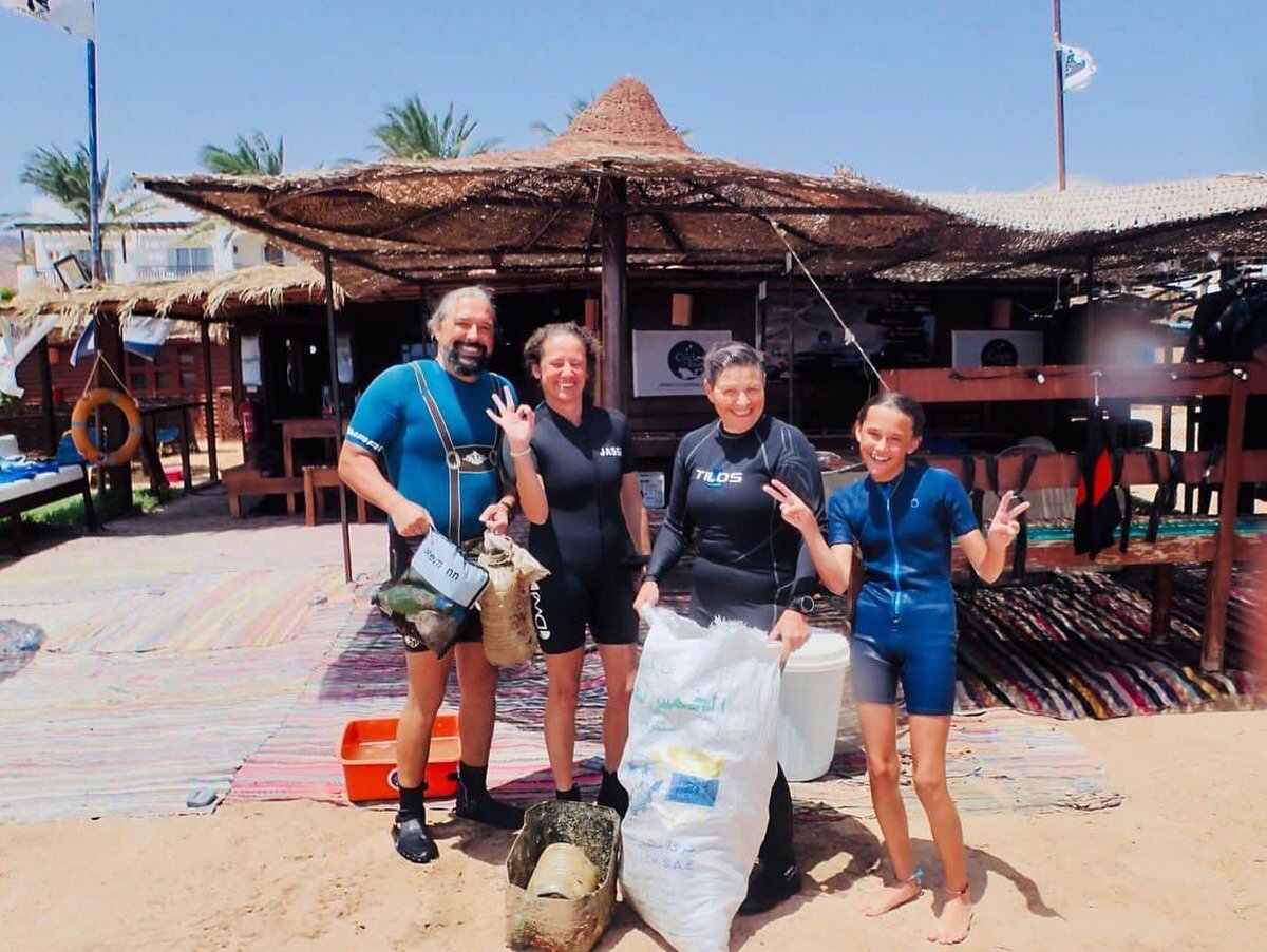 circle_divers's tweet photo. Today Circle Divers Dahab together with @jazdahabeya did a cleanup dive. Even 11 year old Alisha (on the first picture) joined us to make a difference
So great to see the new generation concerned about the environment Join us for the future cleanup dives. https://t.co/F6tNSvTFhK
