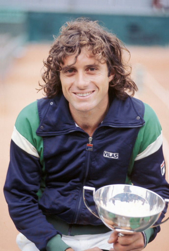 Hoy cumple 70 años ÉL. 

Mejor tenista argentino de todos los tiempos, dueño de una zurda mágica y que cambió la historia del tenis de esta región.

¿Cuántos de nosotros agarramos por primera vez una raqueta gracias a <a href="/GuilleVilasOK/">Gᴜɪʟʟᴇʀᴍᴏ Vɪʟᴀs</a>?. Te queremos Willy.

#tenis #vilas #tennis
