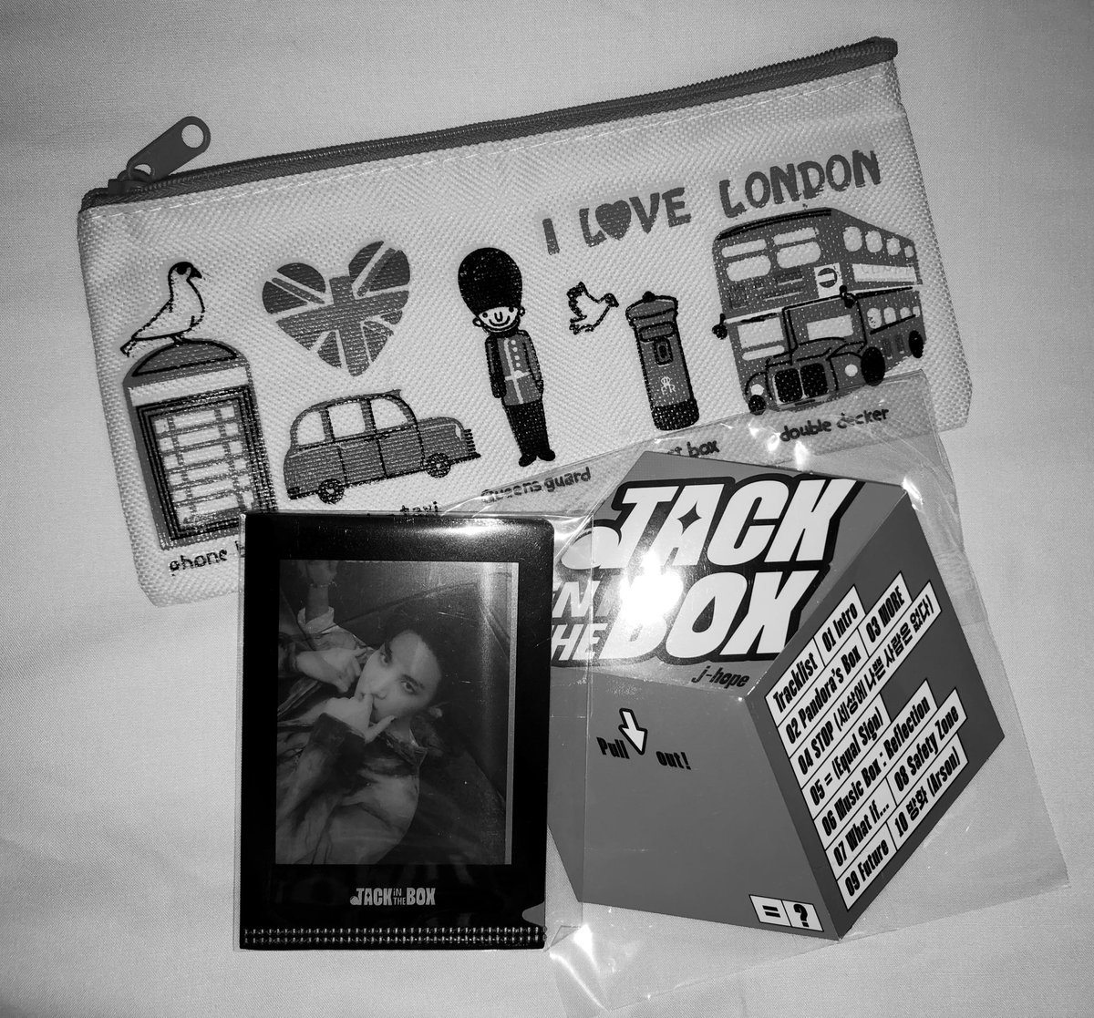 zoomtodebie's tweet photo. Just received my JACK IN THE BOX Album �� I didn’t expect to received it today ❤️‍🔥 It was wrapped nicely and handled with care! Super happy with the service 💜 Thank you so much! #Delleena_Proofs  @MissShinjuku #unboxbie https://t.co/lcC3trjdJk