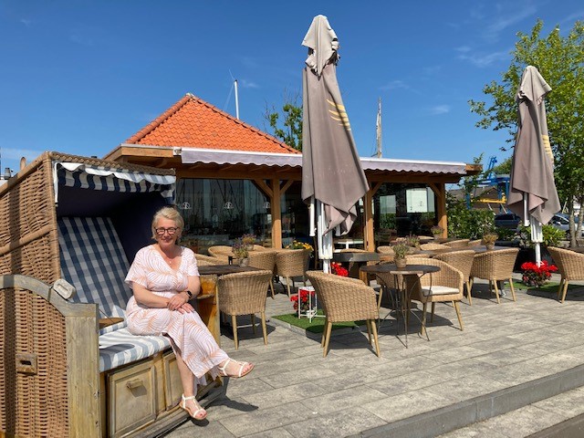 In de spotlight: Eetcafé Tante Sjuul by Anja

Zomer in Friesland, dan denk je meteen aan watersport &amp; recreatie. Zo zijn wij voor deze editie naar Heeg gereden, waar Anja Breuer-Bakker in 2018 haar droom kon waarmaken.

Lees verder >> foox.nl/nieuws/in-de-s…

#fooxgroothandel