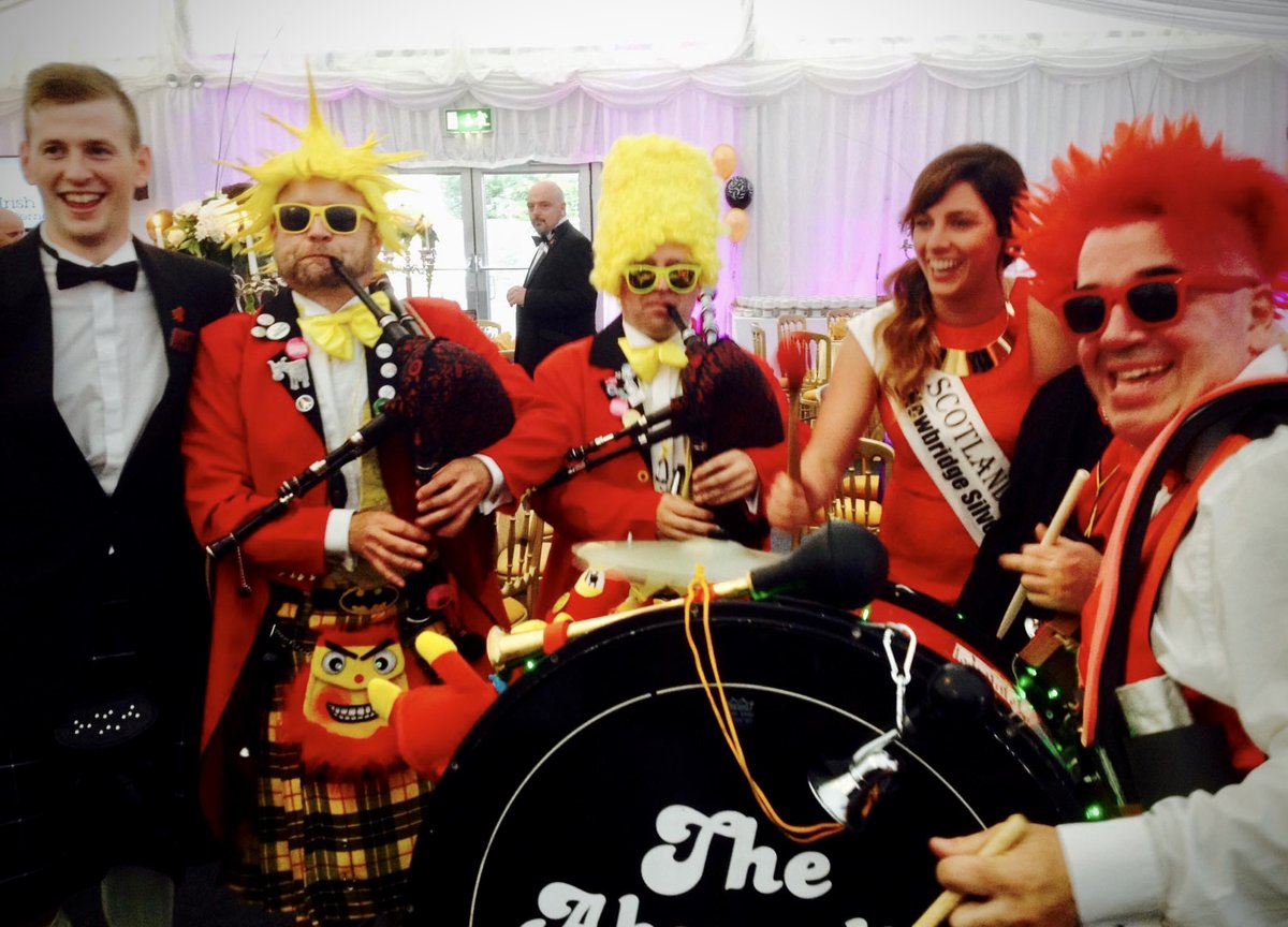 TheAbsurdistPB's tweet photo. All the roses want their photo taken with us. Of course they do, we’re suave, sophisticated, debonair… and we have big shoes. Here are just a few of the many we have met over the years. To quote a wise man (Blotto), “They still write you know!”
@RoseofTralee_ https://t.co/zmOTkaDjed