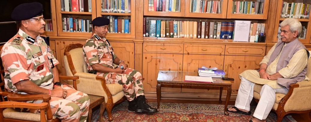 OfficeOfLGJandK's tweet photo. Met the DG ITBP, Sh Sujoy Lal Thaosen at Raj Bhavan. Discussed the treatment &amp; medical support being provided to the injured ITBP personnel.  Critically injured will be Airlifted to AIIMS trauma Centre for advanced treatment. https://t.co/xHsflNzWxU