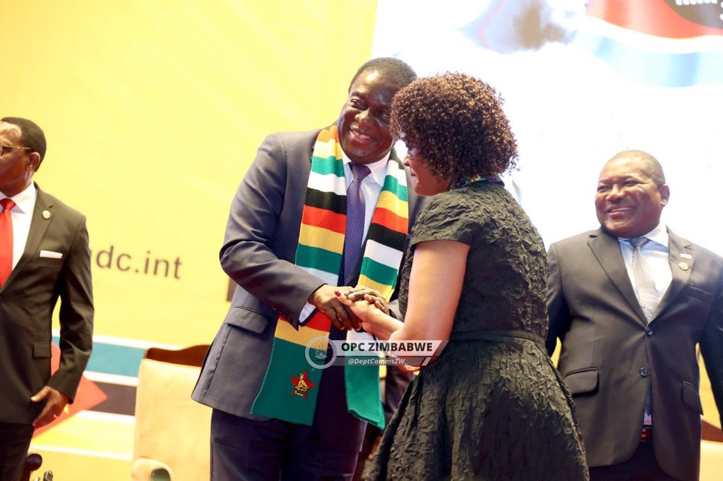 weldon_dott's tweet photo. Photo of the summit
Amai Mugabe #Pfee

#SADCSummit https://t.co/yGgRMQfN0d