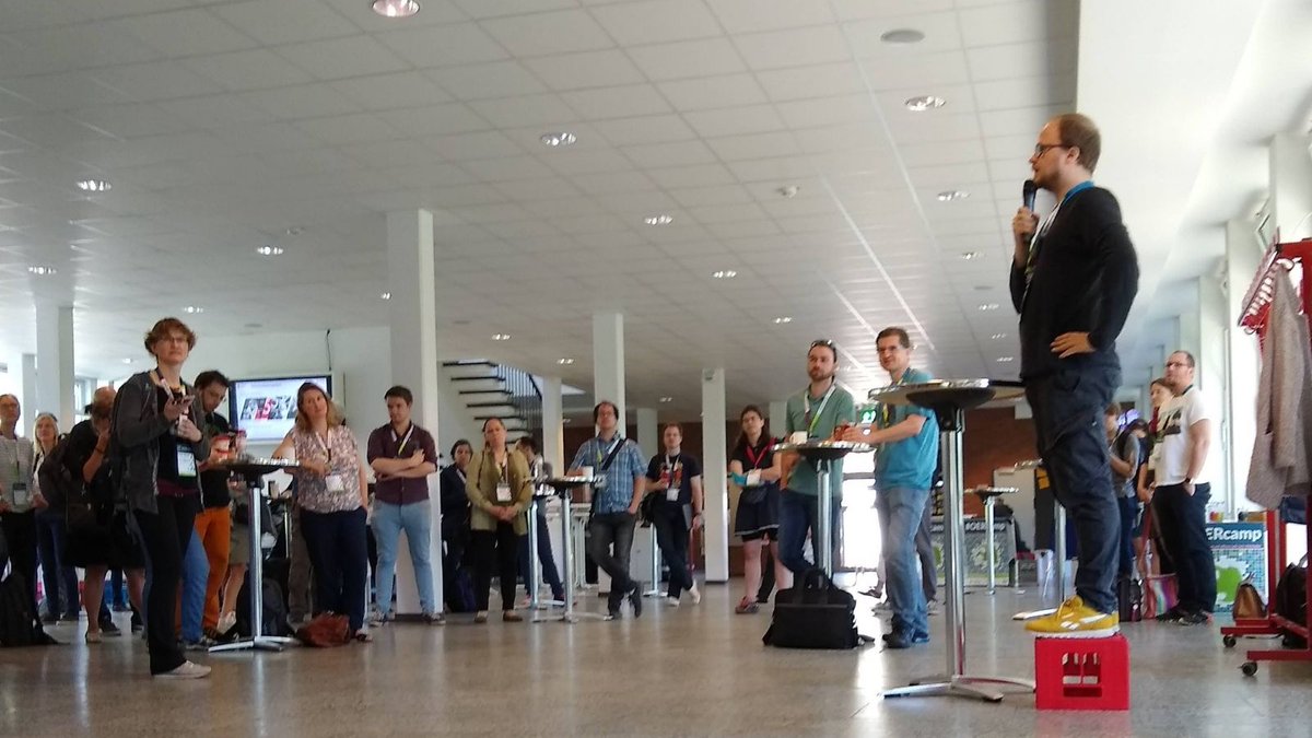 Die als „hybrid“ bezeichnete Neuordnung von „digital + analog“ oder „online + Präsenz“ beschreibt nur die Oberfläche. Die tatsächliche Hybridisierung liegt tiefer. Den Grundsatztext von <a href="/joeranDE/">Jöran Muuß-Merholz</a> gibt es hier 👉 selbstlernen.net/hybridisierung… Der 3. Platz im Best-of-selbstlernen