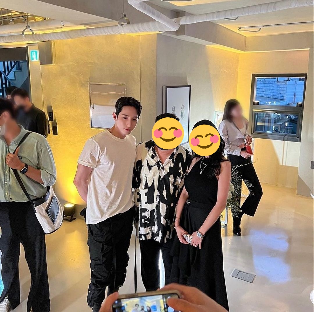 SaGiantPenguin's tweet photo. ตอนนั้นไม่ให้รีโพสต์😅(ตอนนี้คงลงได้ละ)​ น่า���ะต้องรอให้ปล่อยรูปออกสื่อก่อน เจ้าของรูปเป็นผู้เชี่ยวชาญเรื่องผลิตภัณฑ์​ยา // รูปดาร่านี่ปล่อยมาวันนี้
#LeeSooHyuk #이수혁  #LXXSXXHKKK #LeeHyukSoo
#DiaMomo https://t.co/F0CbFulCMR