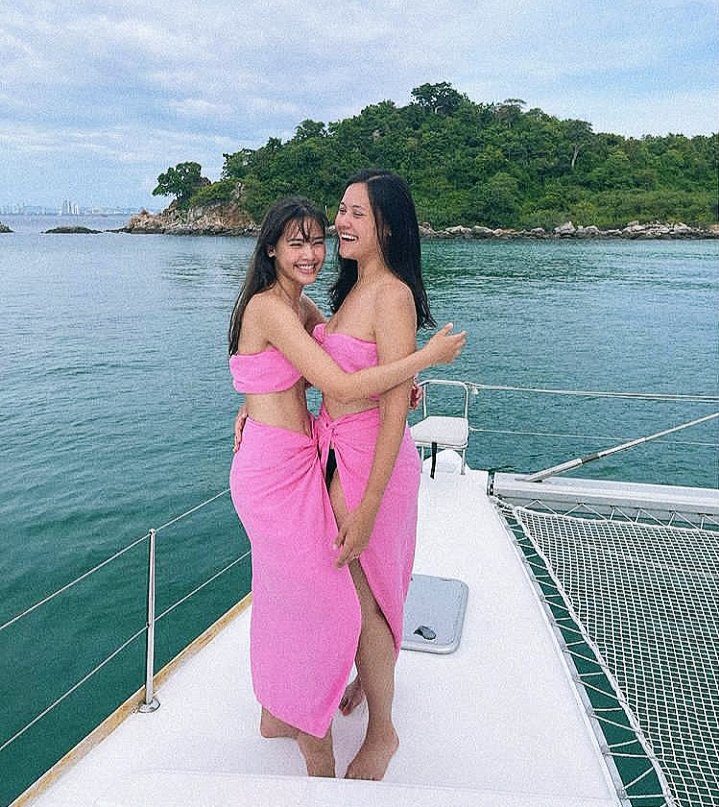 ji_kwin's tweet photo. Love them both💖💖💖 

#urassayas #urassaya #urassayasperbund #csperb 
cr: @urassayasIG https://t.co/Vk0eI903eX
