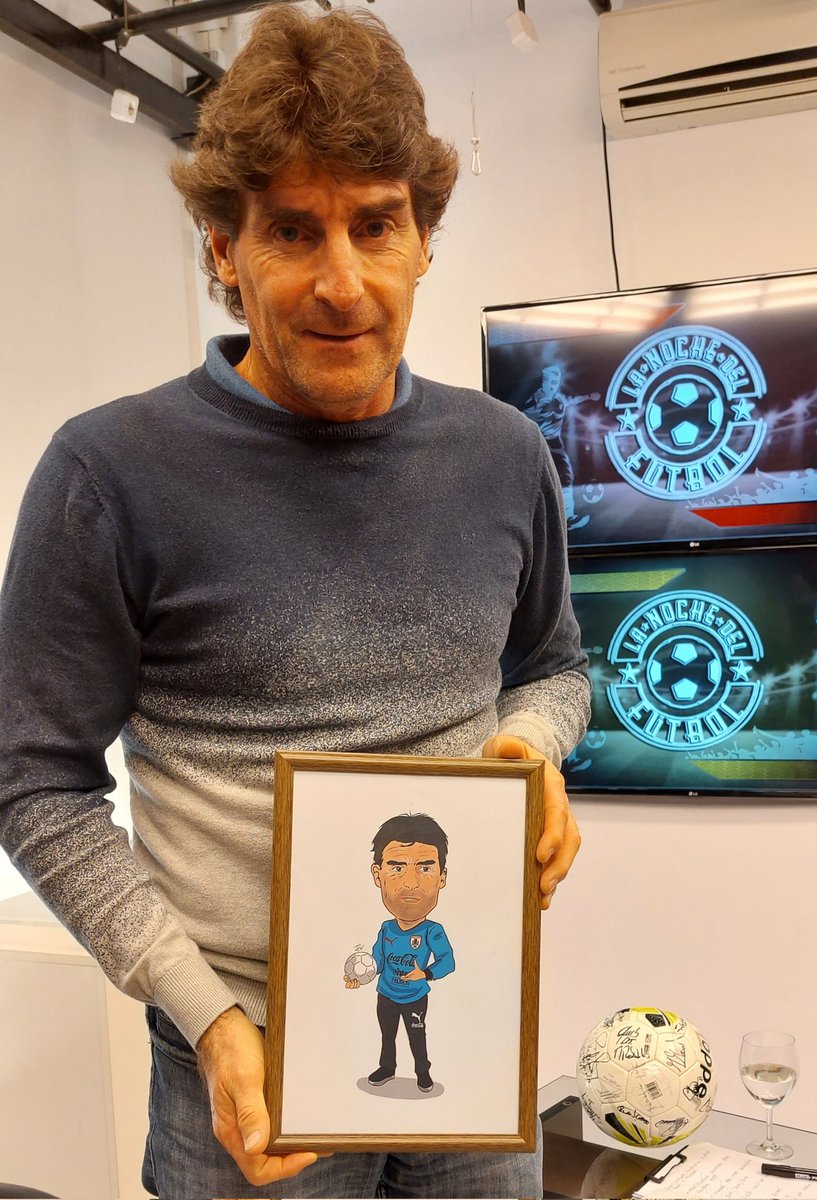 nochedelfutbol1's tweet photo. ¡Muchas gracias #MarioRebollo por acompañarnos en los especiales de #LaNocheDelFútbol! 

👉 Un agradecimiento especial a @FabinValdez12 por la realización de la caricatura para nuestro invitado. https://t.co/nAe89tFezJ