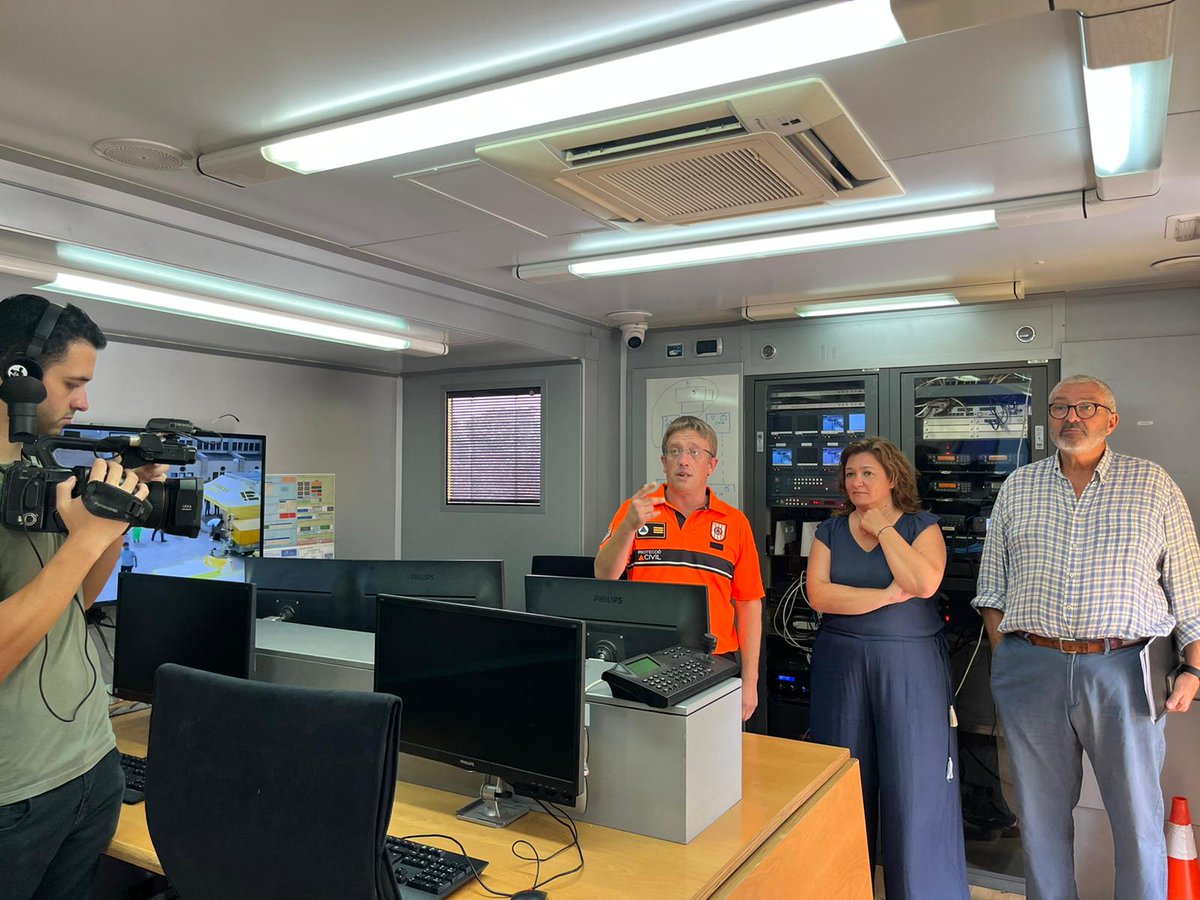 GarridoMercedes's tweet photo. Les #IllesBalears, més preparades que mai davant el risc d'inundacions: 

✅Coordinats amb tots els cossos d'emergència. 

✅Amb dues noves eines meteorològiques i hidromètriques d'alerta primerenca. 

✅Amb un nou INUNBAL que té en compte, per primera vegada, el canvi climàtic. https://t.co/wzRXYmWdQl