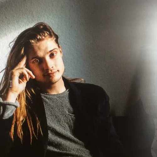 ドイツ／ベルリンのソングライター・プロデューサーのDario Lessing、新曲Feenwaldをリリース。 m.youtube.com/watch?v=k70WZr…