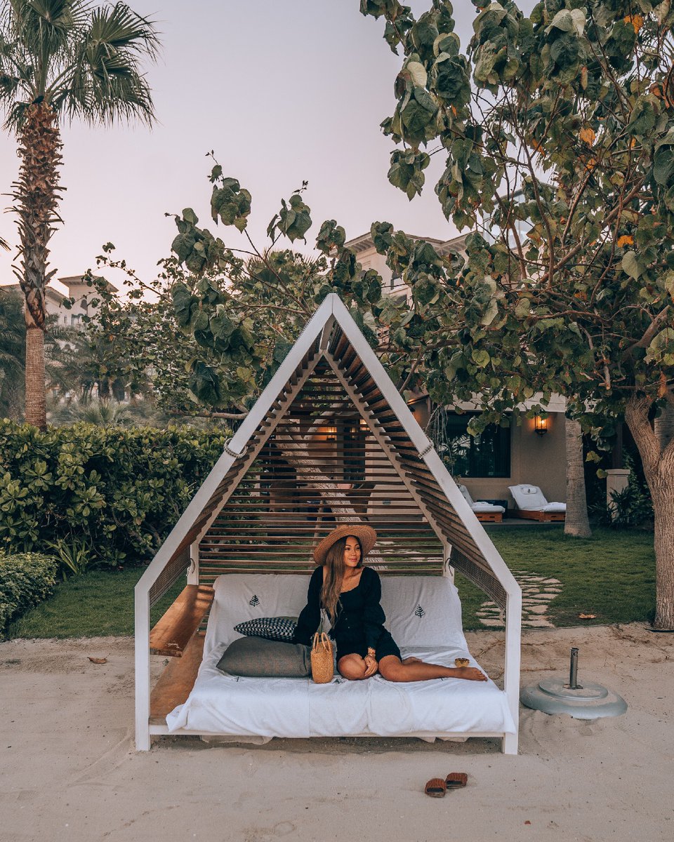 Ideas for a vacation? Whiling away the whole day from the comfort of your plush seabed @fsdubai, and watching the hours just fly by. 

📸 <a href="/cherriealmonte/">Cherrie Lynn</a>  
#FourSeasons #FSDubai #VacationMode