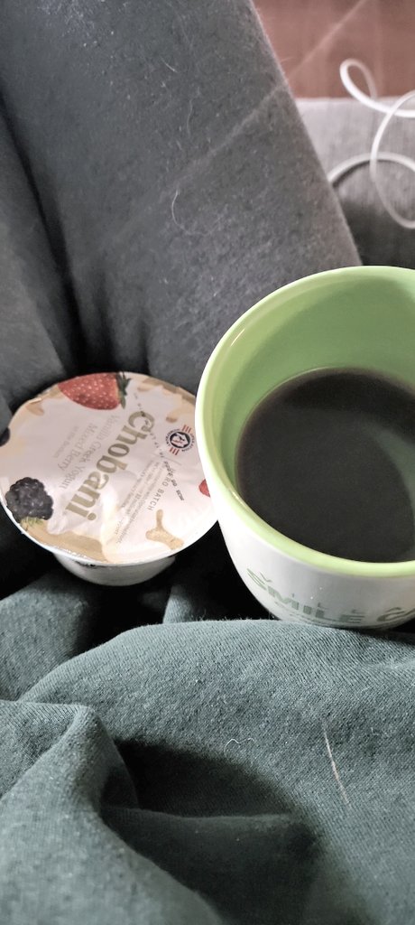 breakfast -
black  coffee  n  yogurt ; can  my  friend  wake  up  i  wanna  go  on  my  run  😭