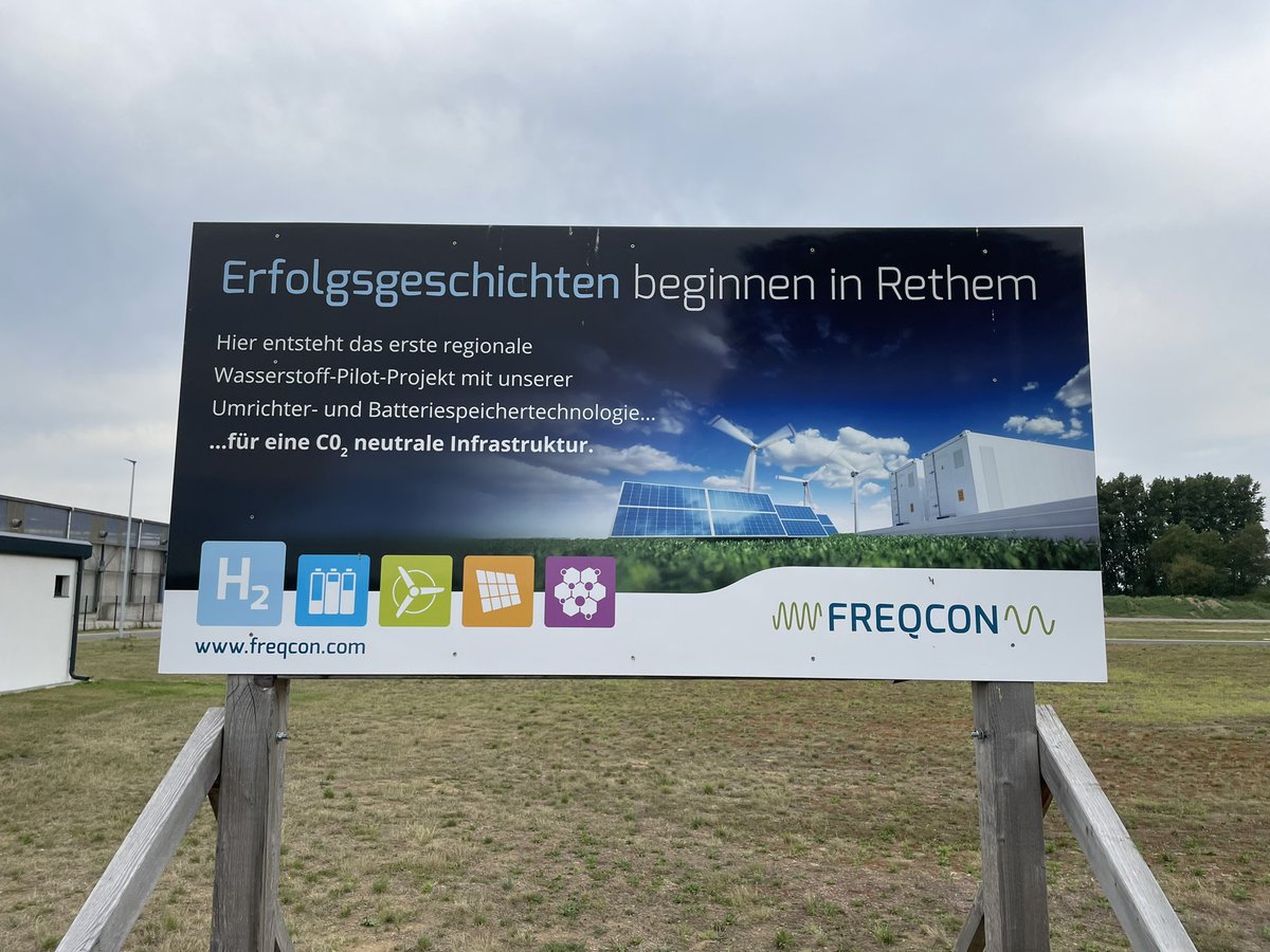 WulfHemmerle's tweet photo. „Erfolgsgeschichte beginnt in Rethem“. Das wollen wir doch gleich mal nutzen, für einen guten Start in den Wahlkampf um die Mehrheiten im 19. Landtag von Niedersachsen! Besuch mit @gruenelvnds @GruenMeyer bei @freqcongmbh in #Rethem #BesserMacher #SpiKaTOUR #LTW22 #LTW https://t.co/qpvkCG3s5C