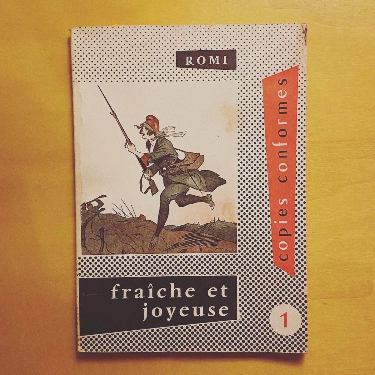 kekkozuke's tweet photo. J’ai un truc comme ça.

#clovistrouille #クロヴィストルイユ #livredart #surréalisme #surréaliste #fraîcheetjoyeuse #livrederomi #prejelan #vieparisienne https://t.co/mPLIfGj9Ry