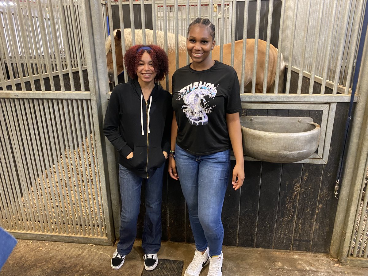 casw_inc's tweet photo. This summer, #SYEP interns have had the chance to witness the training and upkeep that goes into the iconic NYC institution.
#casw_syep_22 #CASWyouth #NYCyouth #NYC #summeryouthemploymentprogram https://t.co/6dd3c0QscW