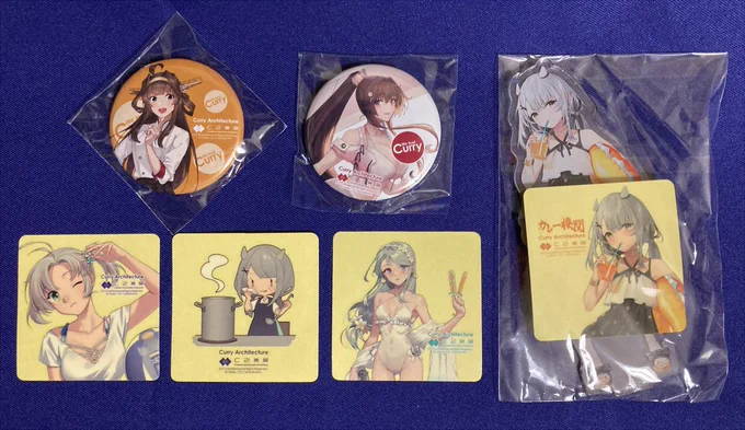 カレー機関で無事にシェフ金剛のグッズ買えた～!!くそかわいいんじゃ…あと水着大和のアクボも…この絵めっちゃ好きだから… 