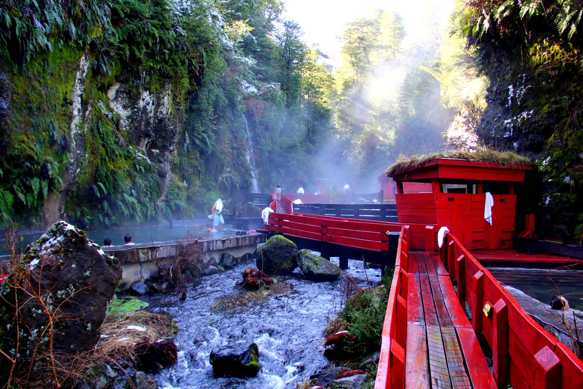 MyraLymon's tweet photo. @Pedro_Torrijos Las termas geométricas de Panguipulli Chile son una maravilla, un laberinto de aguas calientes. https://t.co/N56IPmn0Cd