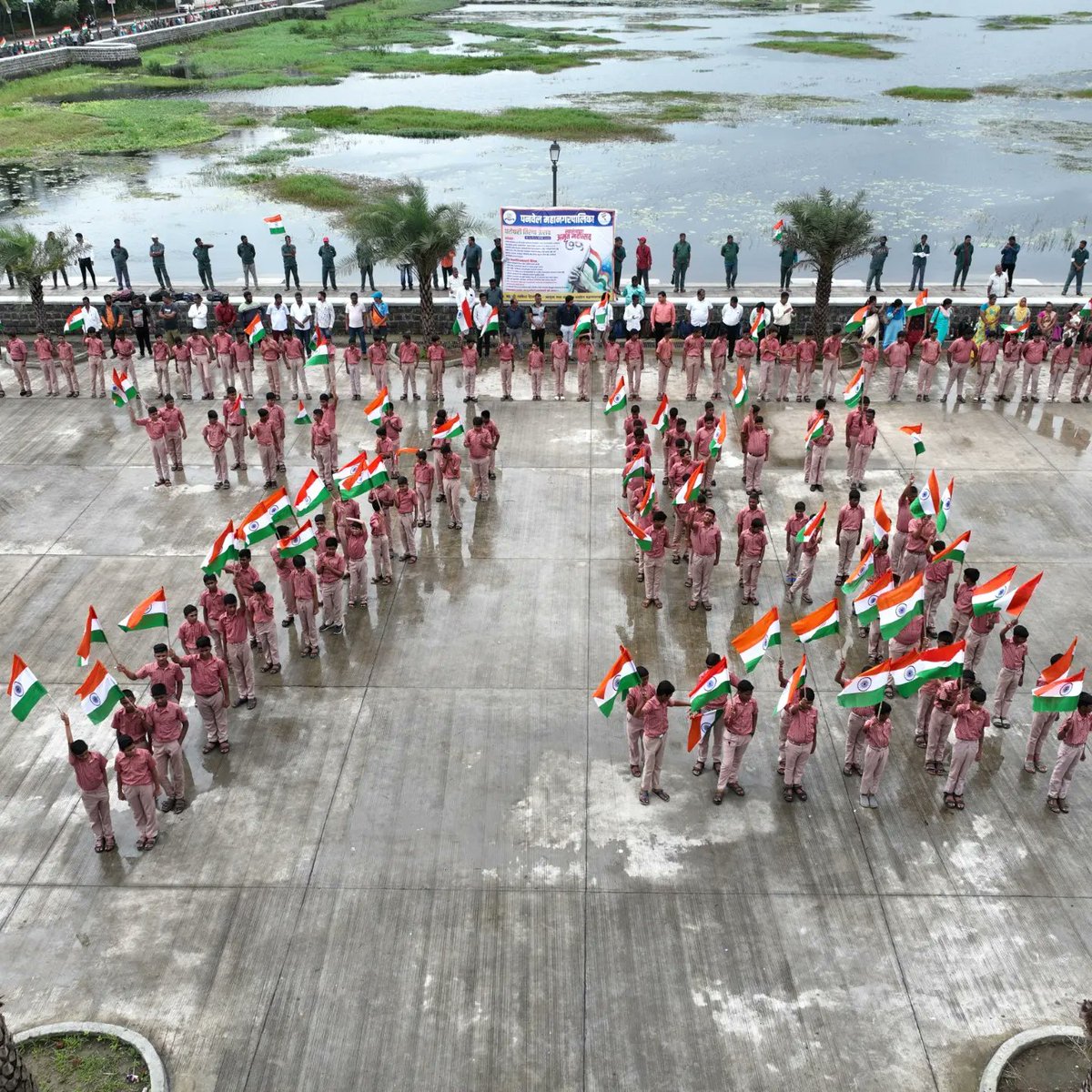 ProPanvel's tweet photo. #स्वराज्य_महोत्सव
#पनवेल_महानगरपालिका 
'सामुहिक राष्ट्रगीत गायन'

प्रशासक तथा आयुक्त श्री.गणेश देशमुख https://t.co/eFFzmVNvrB