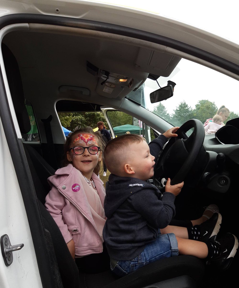 HumberbeatHULL's tweet photo. #bigginavenue
#bransholme
#inyour community
New recruits at Biggin beach day! Event is on till 4pm Biggin Avenue park https://t.co/jGH1EYfMg5