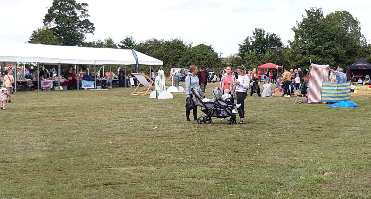 HumberbeatHULL's tweet photo. #bigginavenue
#bransholme
#inyour community
New recruits at Biggin beach day! Event is on till 4pm Biggin Avenue park https://t.co/jGH1EYfMg5