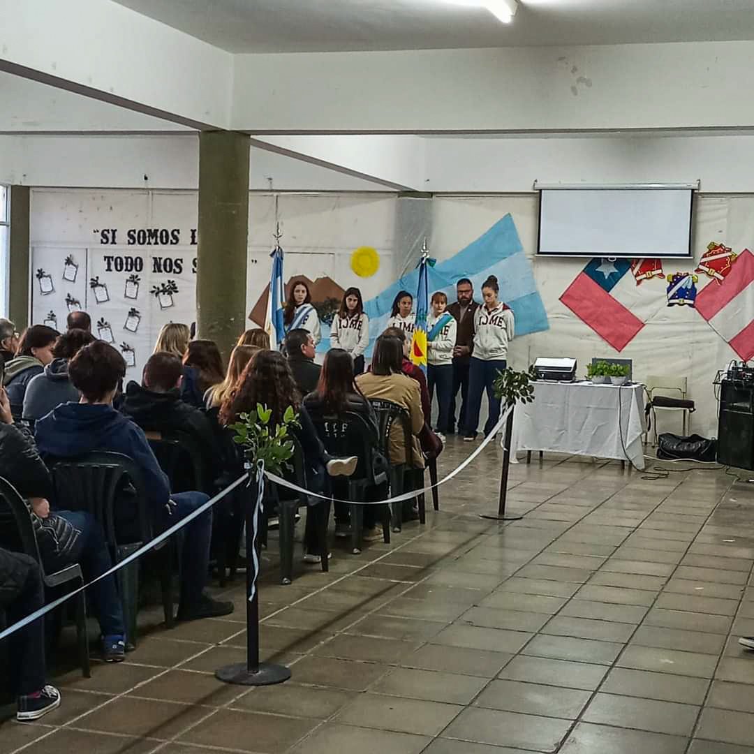 RedesIjmeFray's tweet photo. #IJME Acto en homenaje al General José de San Martín. 
Agradecemos al Coro Municipal y a su director y a todos los docentes y alumnos que trabajaron en la organización. 
También al Centro de Estudiantes, Comisión y al Municipio por permitirnos compartir un cálido desayuno. https://t.co/BsbDMuVDEj