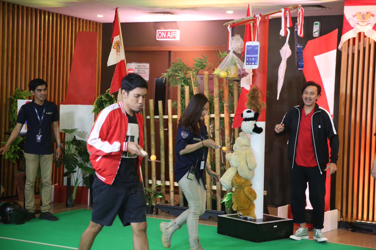 TonightShow_NET's tweet photo. Spoiler eps. kemerdekaan! #TeamHost vs #TeamCrew dukung siapa guys? 😂 https://t.co/PhMTJS8CqR