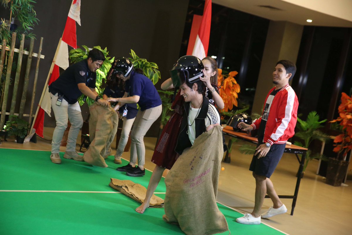 TonightShow_NET's tweet photo. Spoiler eps. kemerdekaan! #TeamHost vs #TeamCrew dukung siapa guys? 😂 https://t.co/PhMTJS8CqR