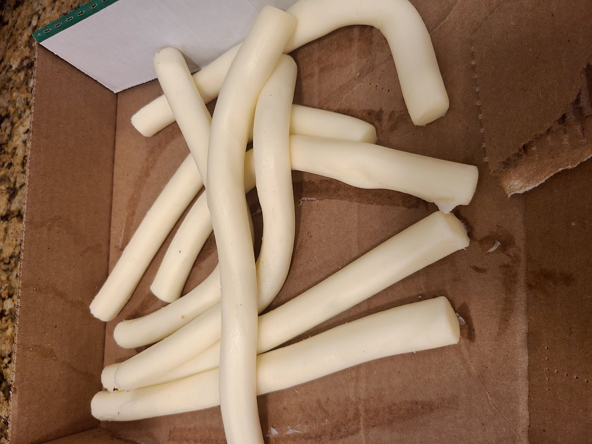 hzappitelli's tweet photo. @PapaJohns @ohiopapajohns @AskPapaJohns Ordered cheesy breadsticks and received this, with some added fuzz stuck to the cheese🤮 I couldn't call store because when it was delivered they had just closed. Mayfield Rd in Ohio. Disgusting!!!!!!! https://t.co/8hMCXB6pJY
