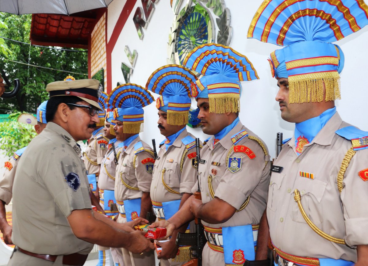 digopsgdlcrpf's tweet photo. कार्यालय पुलिस उपमहानिरीक्षक (परि.) गडचिरोली में श्री. जगदीश नारायण मीना (पुलिस उपमहानिरीक्षक) महोदय की प्रमुख उपस्थिति में हर्षोल्लास से मनाया गया भारत का 75 वां स्वतंत्रता दिवस @WSCRPF2016 @crpfindia @PMOIndia @HMOIndia @MinOfCultureGoI https://t.co/ArzGLzF0JG
