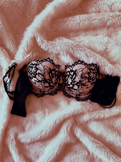 🎀 Bonjour mes ch&eacute;ris j&rsquo;esp&egrave;re que vous avez bien dormis ☺️ Je vous propose mon soutien-gorge que j&rsquo;ai<a href="/tag/love"class="tags"><span>#love</span></a><a href="/tag/model"class="tags"><span>#model</span></a><a href="/tag/curved"class="tags"><span>#curved</span></a><a href="/tag/teen"class="tags"><span>#teen</span></a><a href="/tag/porn"class="tags"><span>#porn</span></a><a href="/tag/babygirl"class="tags"><span>#babygirl</span></a><a href="/tag/horny"class="tags"><span>#horny</span></a>