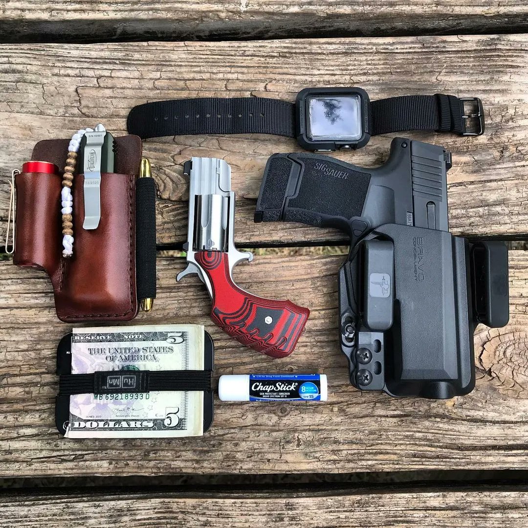 BravoHolsters's tweet photo. Always upgrading my EDC
@bravoconcealment
@sigsauer_daily
@northamericanarms
📸 : @someguy_fromtexas
#bravoconcealment #sigsauer #sig #sigp365 #concealedcarrynation #alwayspackingheat #applewatch #taleofknives #micrtechknives #olight #olightflashlights #nnapug #pug https://t.co/TNjs2sIjUa