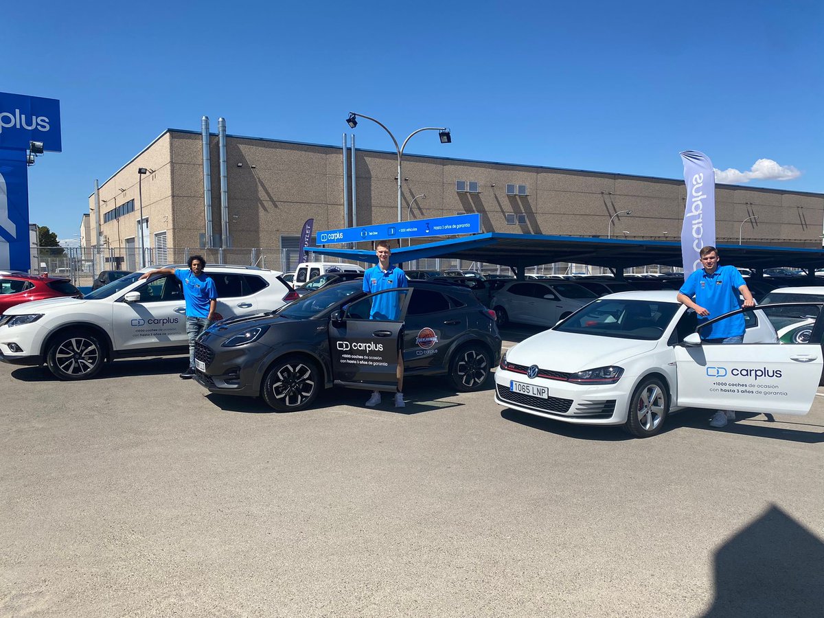 🚙  ¡Como para no estar contentos!

<a href="/Jsenglin_30/">Jeremy Senglin</a> Rodijs Macoha y <a href="/PavelSavkov3/">Pavel Savkov</a> ya tienen sus coches de Carplus.