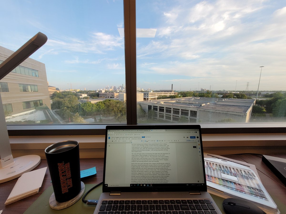 DrakeAlyson's tweet photo. Semester goal: write first each and every day.  Who's with me?

With this view, it's easy to feel inspired.

#writefirst https://t.co/BNjovJtmse