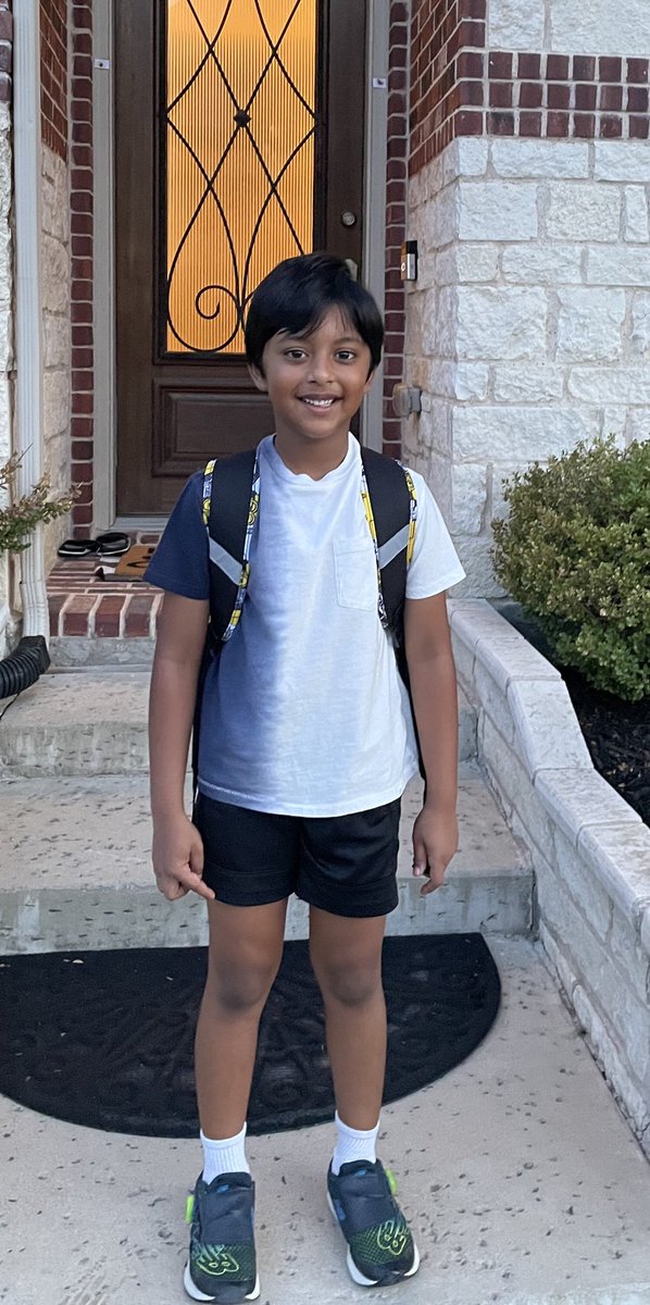divagg1984's tweet photo. First day of 2nd Grade!!!! @CRECoyotes  #CISD1stDay22 @missleahlewis https://t.co/bxj71Pzmcr