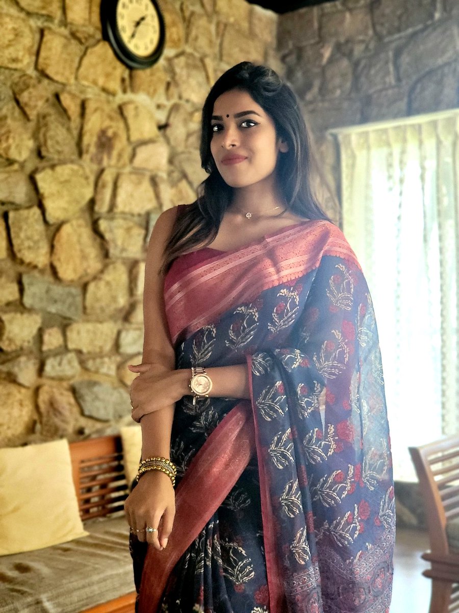 Just saree things 💫