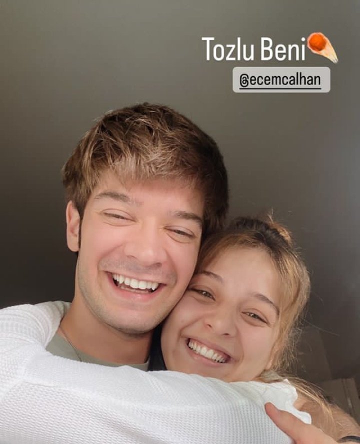 myynilsu's tweet photo. Yine karıştı
WKZJWKSWNXOEOX
Ama ben hala bunlardan yanayım 
#Tozluyaka #DuyBeni #ecbur https://t.co/bcwUf5Pfvf