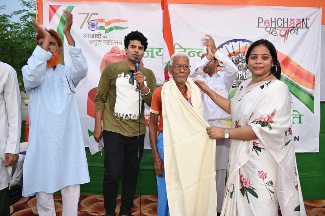 PEHCHAAN_PLF's tweet photo. Felicitation ceremony of 75 year old citizen on occasion of #AzadiKaAmritMahotsav 

@RaziDpm @DMMunger https://t.co/nTPPdEMMaD