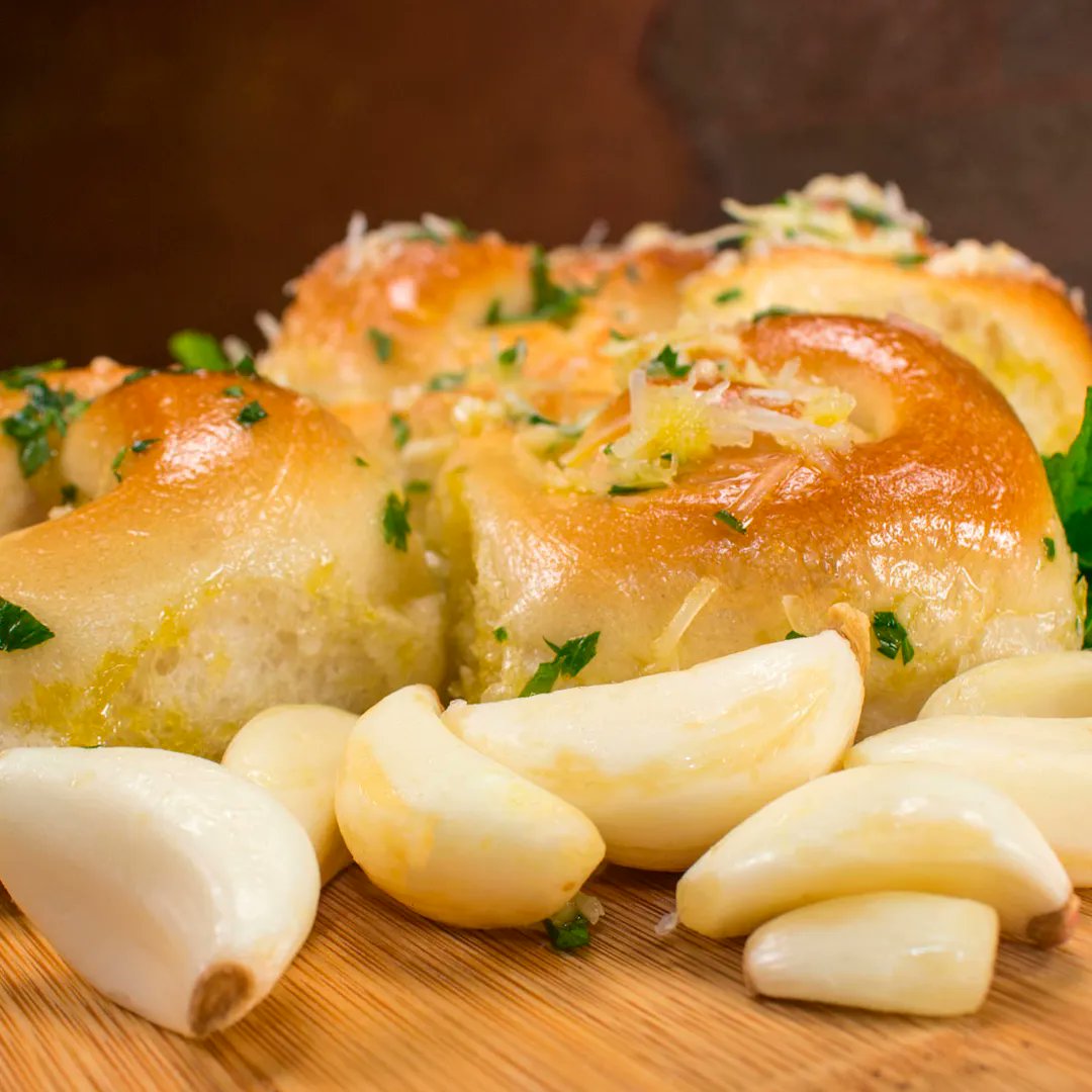 NinosFortMyers's tweet photo. Nino's famous garlic knots are the best compliment to classic Italian dishes. Make it a night out tonight, for dinner at Nino's. #ninosipizzeriaanditalianrestaurant #fortmyers #florida #estero #bonitasprings #capecoral #italian #authentic #eatswfl #eatlocal  #italianfood https://t.co/k5tAZlKH32