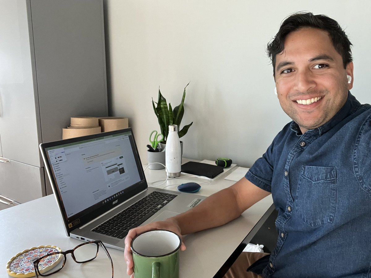 Are selfies appropriate in #muskoka office culture? 😂 yay or nay? Hoping to send my first newsletter next week! #newjobwhodis Follow my new career adventure with #ArtisanTradingPost: docs.google.com/forms/u/1/d/e/…