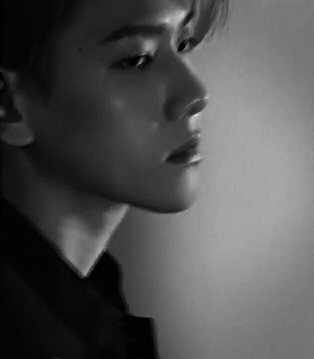 Na_haeeee's tweet photo. 집안 반대가 심한 연애를 한 백.
단지 한 쪽 집안이 너무 기운다는 게 이유였다.
결국 어느 날 애인이 못 참고 떠나 버렸지.미안하다는 편지와 커플링 한쪽 두고.
당연히 백의 일상은 망가지는데, 그 꼴은 또 못 보는 집안이 대용품처럼 백 옆에 도를 붙여놨지.
백의 애인과 똑닮아있는 도를.
#백도 https://t.co/IFhw0qTmfH