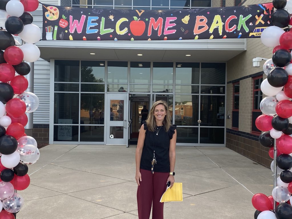 ASchirg's tweet photo. It is Mrs. Ashley Thompson’s first day as principal at @FairbanksLocal Elementary School! She will do amazing things for our schools! #ForFairbanks #HeartMindMuscles https://t.co/bfZOZOyieP