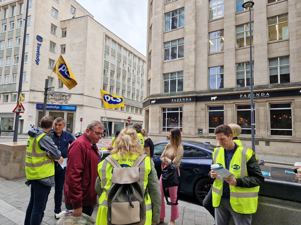 IanByrneMP's tweet photo. I joined a solid picket line this morning in solidarity with @pcs_union members on their 3rd day of strike action at HGS. 
A company owned by billionaires who are treating a loyal workforce with contempt.
The Government need to intervene now to get this company around the table. https://t.co/mUjF3aWfMe