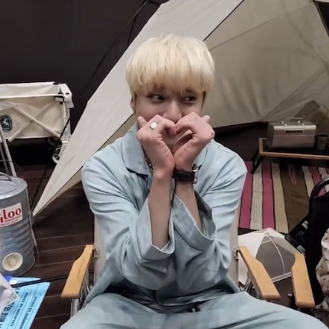 유뉜 tweet media