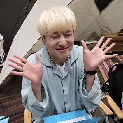 유뉜 tweet media
