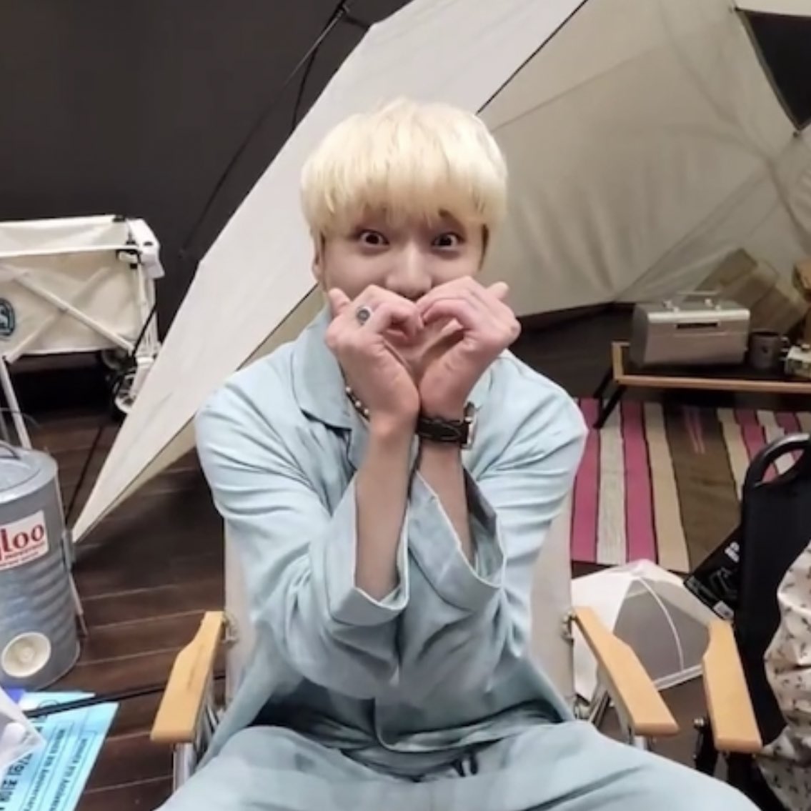 유뉜 tweet media
