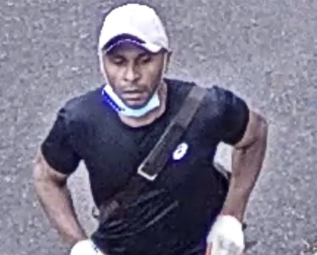 NormanBrennan's tweet image. BREAKING NEWS UPDATE; A picture has been released of a man police wish to speak to re stabbing to death of 87yr Thomas O’Halloran this man was seen running from scene in possession of a knife; police describe him as ‘Dangerous’ PLEASE RT this far &amp;amp; wide especially across London👇