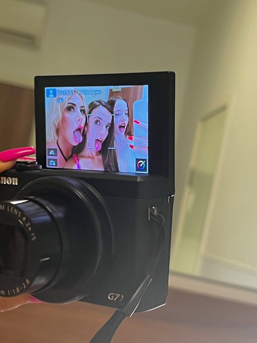 new girl girl content coming today, which do u wanna see first? jade or amy 💖 https://t.co/uOcnSyAHf