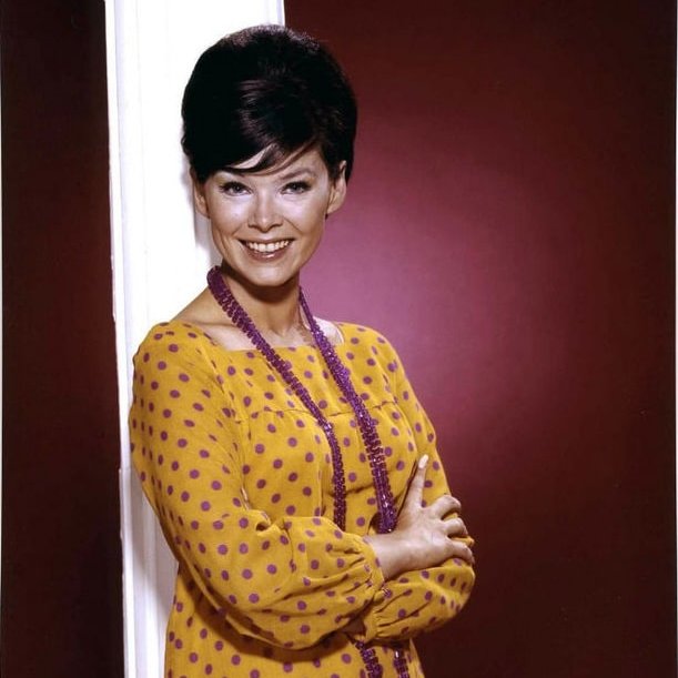 NLCarolynMuse's tweet photo. Remembering ballet dancer and film/television actress Yvonne Craig, who passed away #OTD (August 17th) in 2015. #HighTime #TheManyLovesofDobieGillis #77SunsetStrip #SamBenedict #KissinCousins #SkiParty #InLikeFlint #Batman #StarTrek #LoveAmericanStyle #Mannix #ThePartners https://t.co/PmuehSya2t