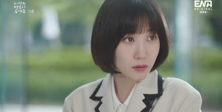 Mary_Lyst's tweet photo. Youngwoo can't stop loving and missing Lee junho...she stay there to see him for second and when he notice her she hide herself... 

#ExtraordinaryAttorneyWooEp15 #ExtraordinaryAttorneyWoo https://t.co/EIGwlt7kbQ