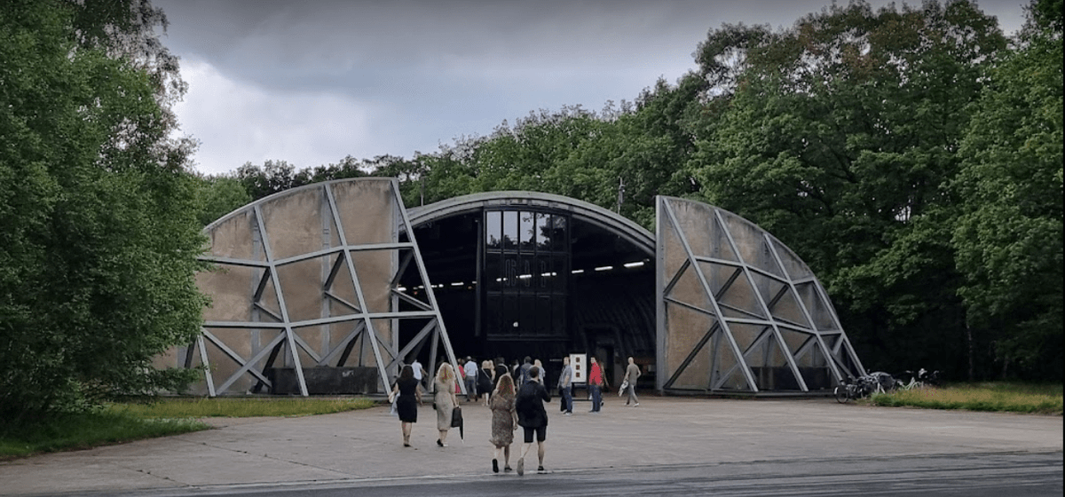 Zaterdag én zelf fietsen én de profs zien langsrazen over de vliegbasis Soesterberg én koers kijken op groot scherm in een oude F15-hanger én hapjes en drankjes erbij? 

Kan gewoon. 

tempo-soest.nl/la-vuelta-hola…